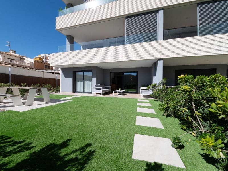 2 bedroom Apartment for sale in Torrevieja with pool - € 495,000 (Ref: 9977044)