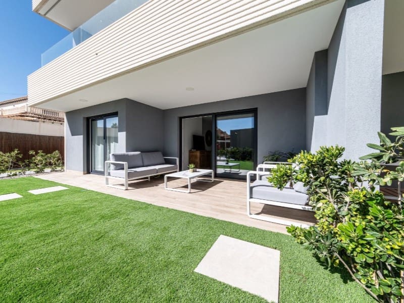 2 bedroom Apartment for sale in Torrevieja with pool - € 495,000 (Ref: 9977044)