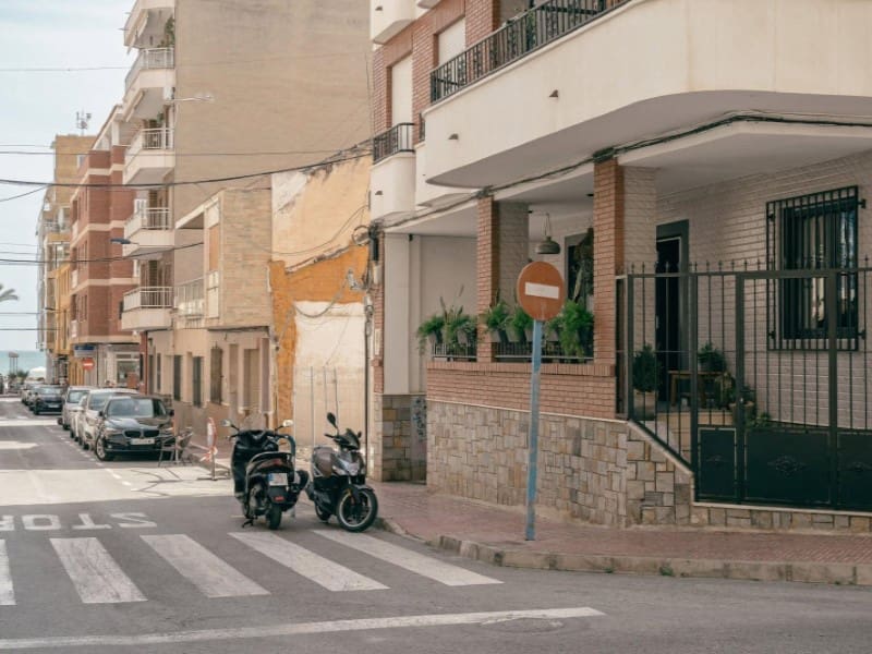 2 soveværelse Lejlighed til salg i Torrevieja med garage - € 335.000 (Ref: 9978537)