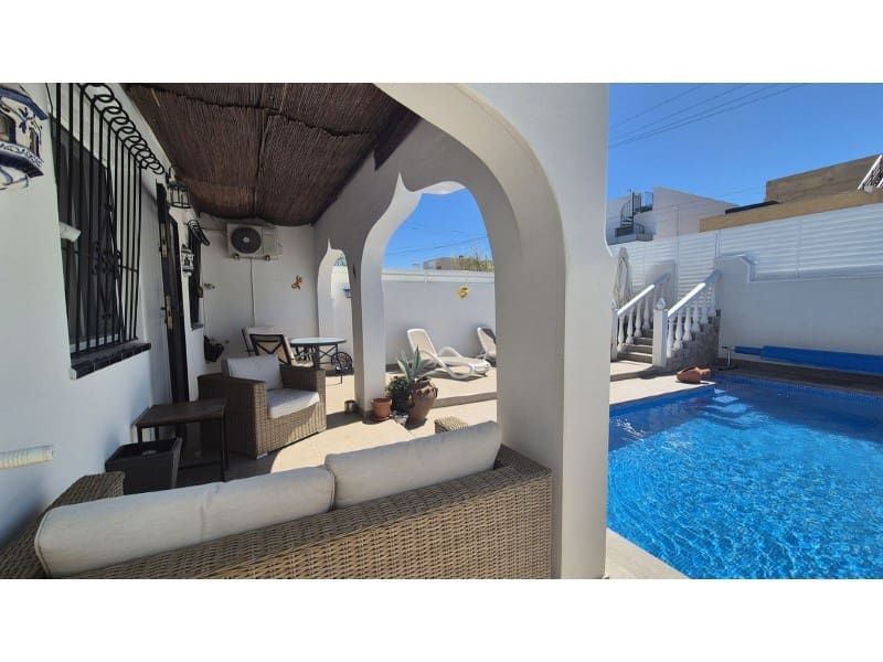 2 soverom Bungalow til salgs i Orihuela Costa med svømmebasseng - € 240 000 (Ref: 9978540)