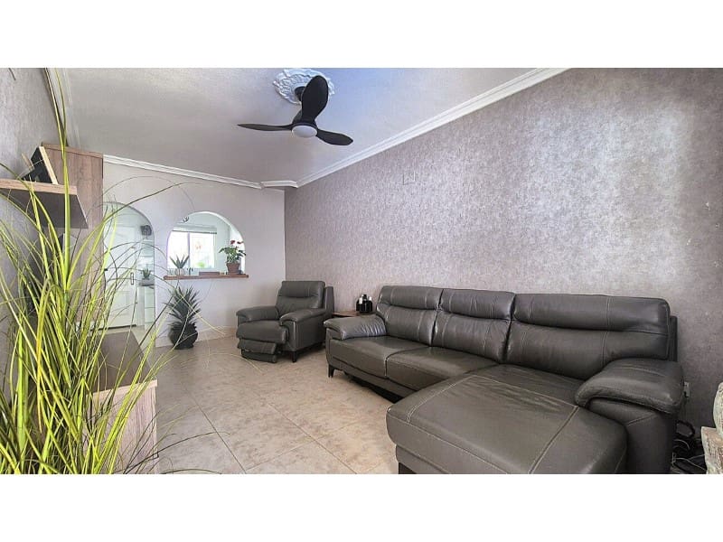 2 soverom Bungalow til salgs i Orihuela Costa med svømmebasseng - € 240 000 (Ref: 9978540)