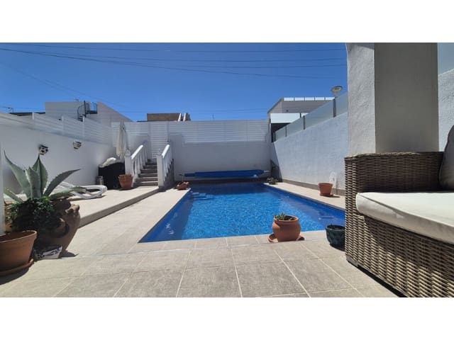 2 soveværelse Semi-Rækkehus til salg i Villamartin, Orihuela med swimmingpool - € 240.000 (Ref: 9978540)