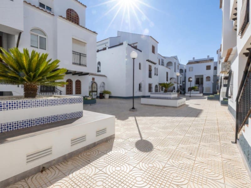 1 sypialnia Apartament na sprzedaż w Torrevieja z basenem - 132 000 € (Ref: 9982699)