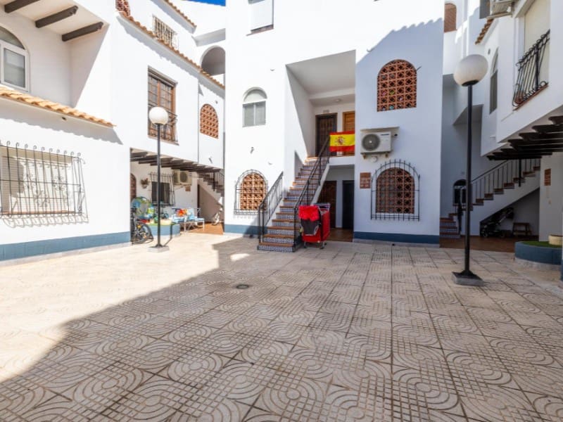 1 sypialnia Apartament na sprzedaż w Torrevieja z basenem - 132 000 € (Ref: 9982699)
