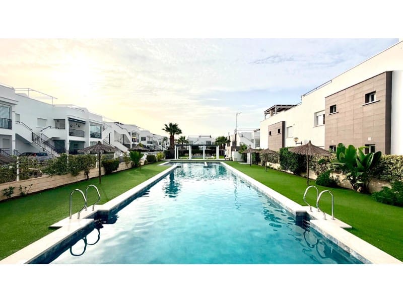 2 quarto Apartamento para venda em Torrevieja - 235 000 € (Ref: 9984640)