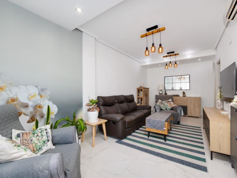 2 sovrum Hus till salu i Torrevieja med pool - 185 000 € (Ref: 9984641)
