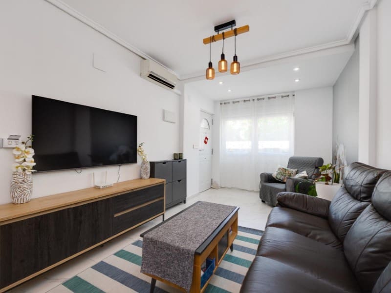 2 sovrum Hus till salu i Torrevieja med pool - 185 000 € (Ref: 9984641)