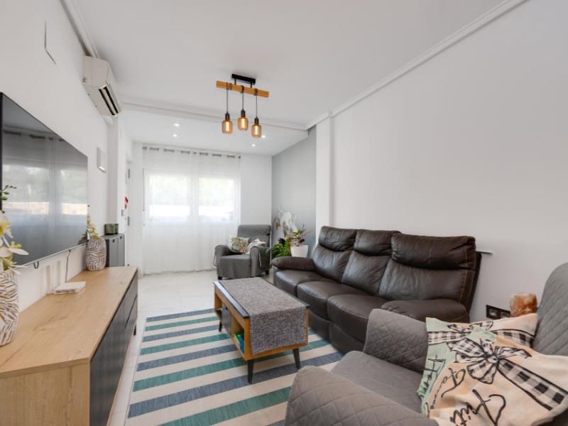 2 sovrum Hus till salu i Torrevieja med pool - 185 000 € (Ref: 9984641)