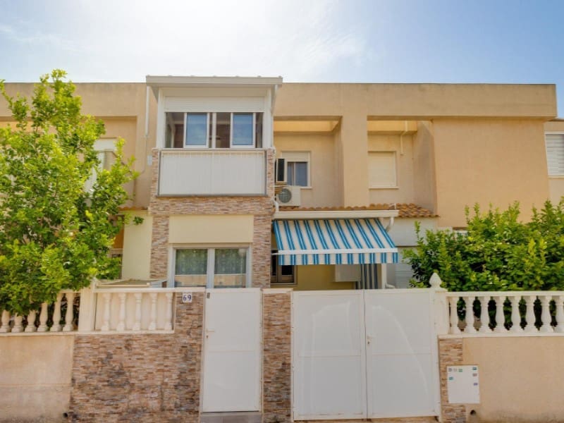 2 sovrum Hus till salu i Torrevieja med pool - 185 000 € (Ref: 9984641)