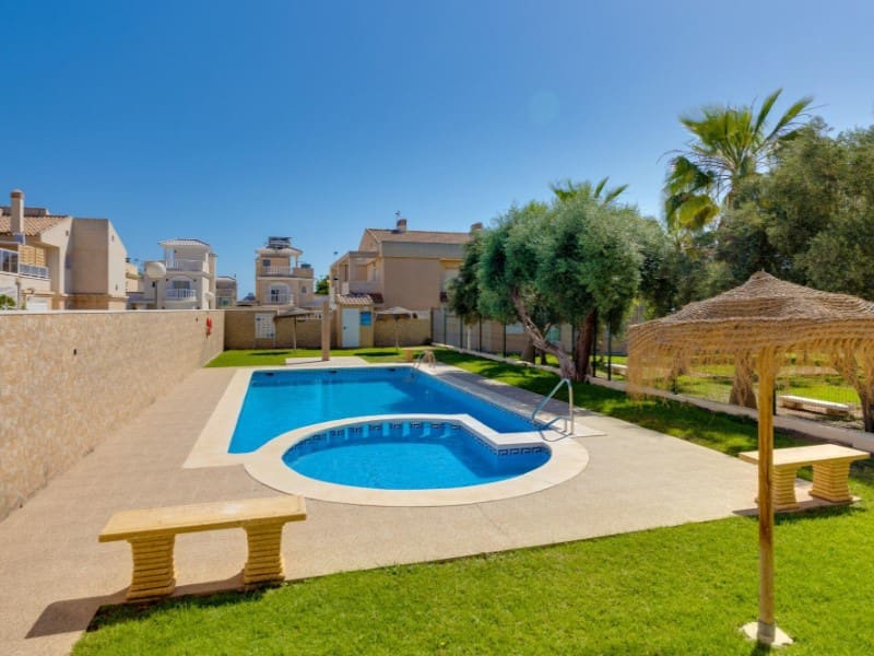2 sovrum Hus till salu i Torrevieja med pool - 185 000 € (Ref: 9984641)