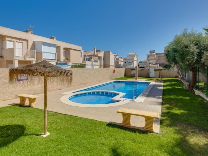 2 sovrum Hus till salu i Torrevieja med pool - 185 000 € (Ref: 9984641)