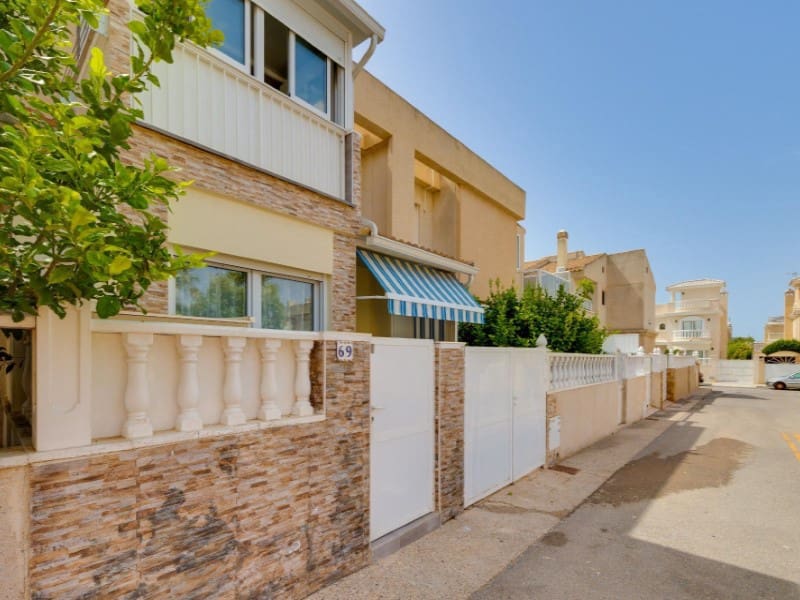 2 sovrum Hus till salu i Torrevieja med pool - 185 000 € (Ref: 9984641)