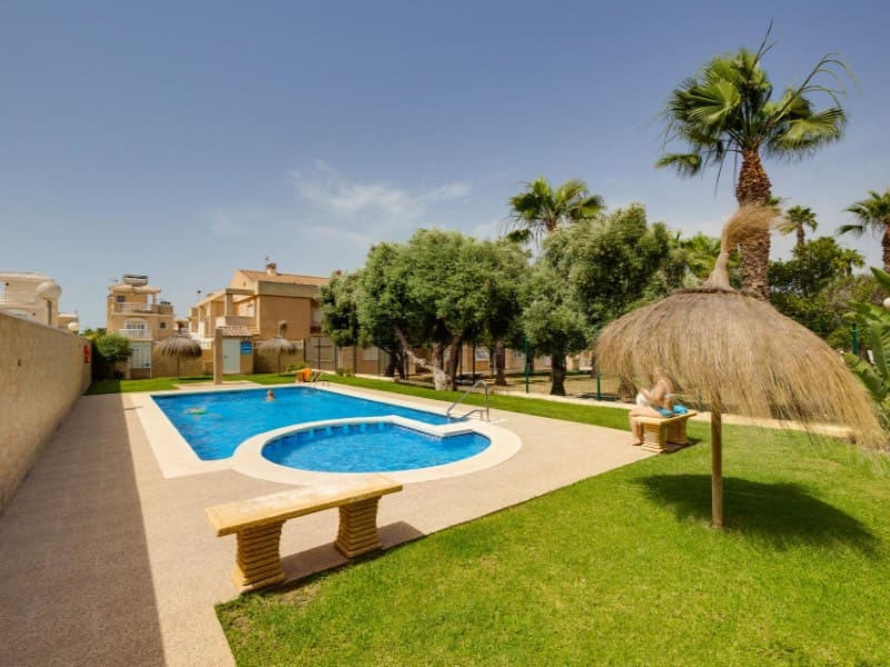 2 sovrum Hus till salu i Torrevieja med pool - 185 000 € (Ref: 9984641)