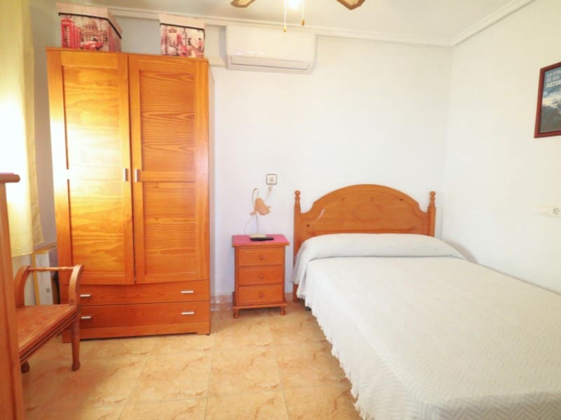 2 makuuhuone Bungalow myytävänä paikassa Torrevieja mukana uima-altaan - 168 000 € (Ref: 9986603)