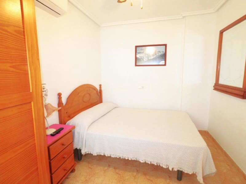 2 makuuhuone Bungalow myytävänä paikassa Torrevieja mukana uima-altaan - 168 000 € (Ref: 9986603)