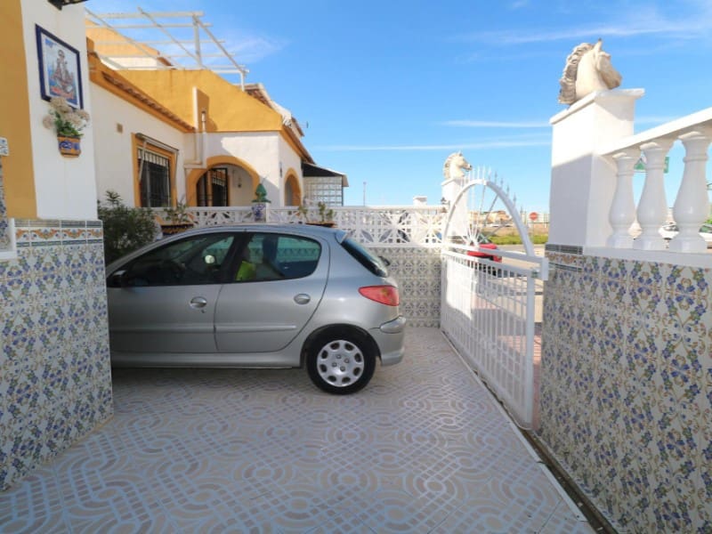 2 makuuhuone Bungalow myytävänä paikassa Torrevieja mukana uima-altaan - 168 000 € (Ref: 9986603)