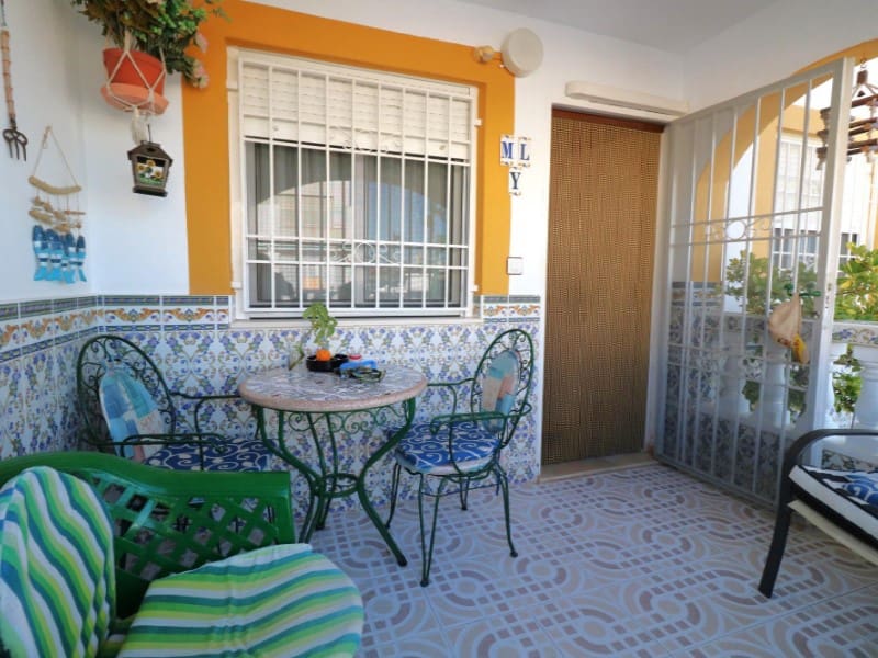 2 makuuhuone Bungalow myytävänä paikassa Torrevieja mukana uima-altaan - 168 000 € (Ref: 9986603)