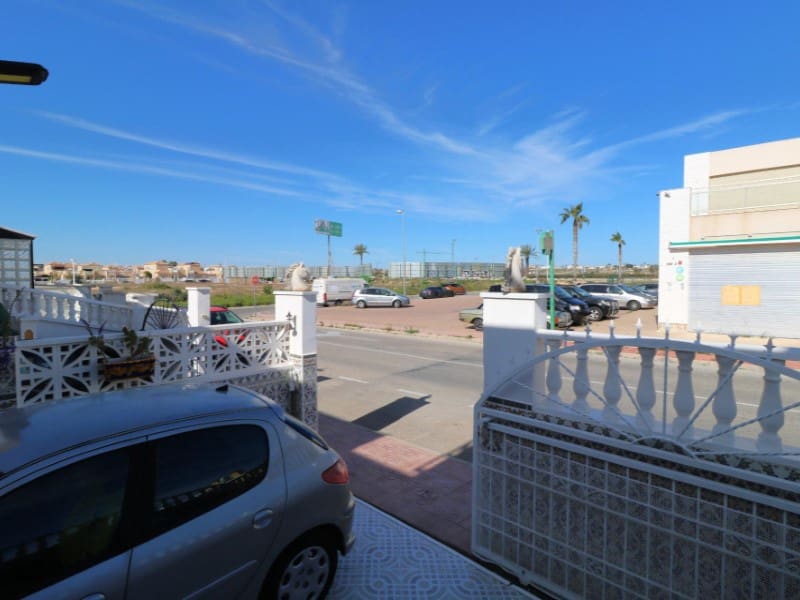 2 makuuhuone Bungalow myytävänä paikassa Torrevieja mukana uima-altaan - 168 000 € (Ref: 9986603)