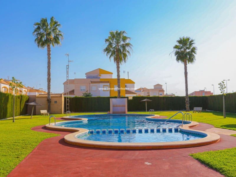 2 makuuhuone Bungalow myytävänä paikassa Torrevieja mukana uima-altaan - 168 000 € (Ref: 9986603)