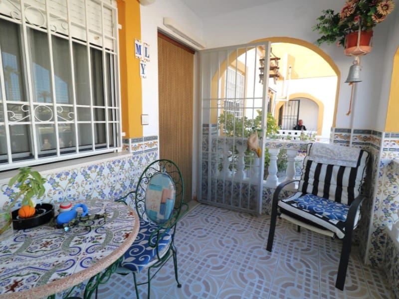 2 makuuhuone Bungalow myytävänä paikassa Torrevieja mukana uima-altaan - 168 000 € (Ref: 9986603)