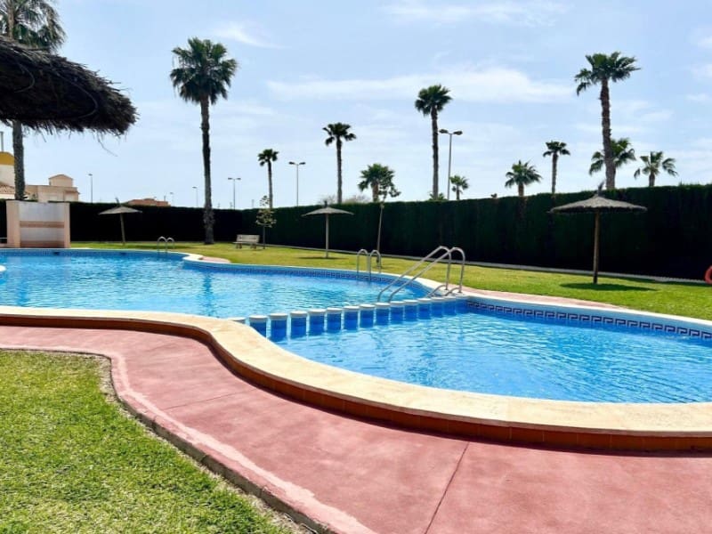 2 makuuhuone Bungalow myytävänä paikassa Torrevieja mukana uima-altaan - 168 000 € (Ref: 9986603)