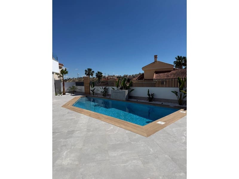 4 slaapkamer Villa te koop in Ciudad Quesada met zwembad - € 1.150.000 (Ref: 9990433)