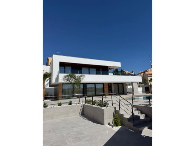 4 slaapkamer Villa te koop in Ciudad Quesada, Rojales met zwembad - € 1.150.000 (Ref: 9990433)