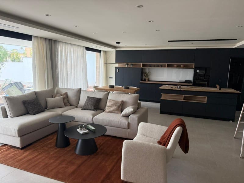 4 slaapkamer Villa te koop in Ciudad Quesada met zwembad - € 1.150.000 (Ref: 9990433)