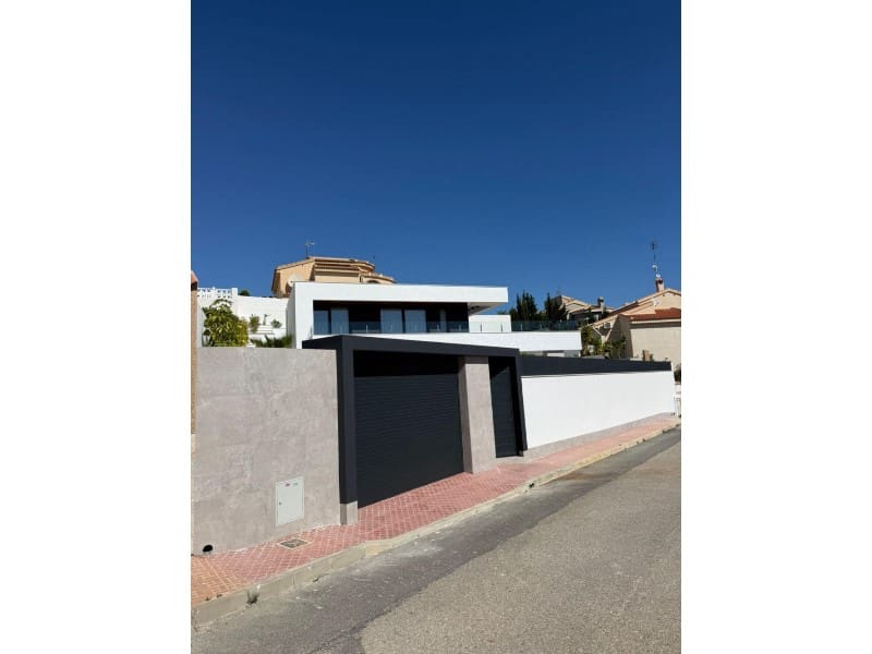 4 slaapkamer Villa te koop in Ciudad Quesada met zwembad - € 1.150.000 (Ref: 9990433)