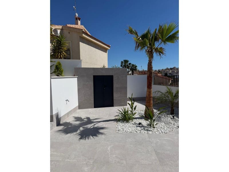 4 slaapkamer Villa te koop in Ciudad Quesada met zwembad - € 1.150.000 (Ref: 9990433)