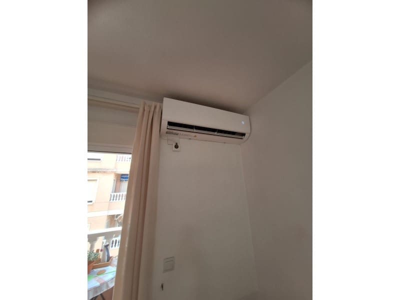 Apartamento de 2 habitaciones en Torrevieja en venta - 148.900 € (Ref: 9990434)