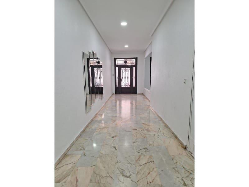 Apartamento de 2 habitaciones en Torrevieja en venta - 148.900 € (Ref: 9990434)