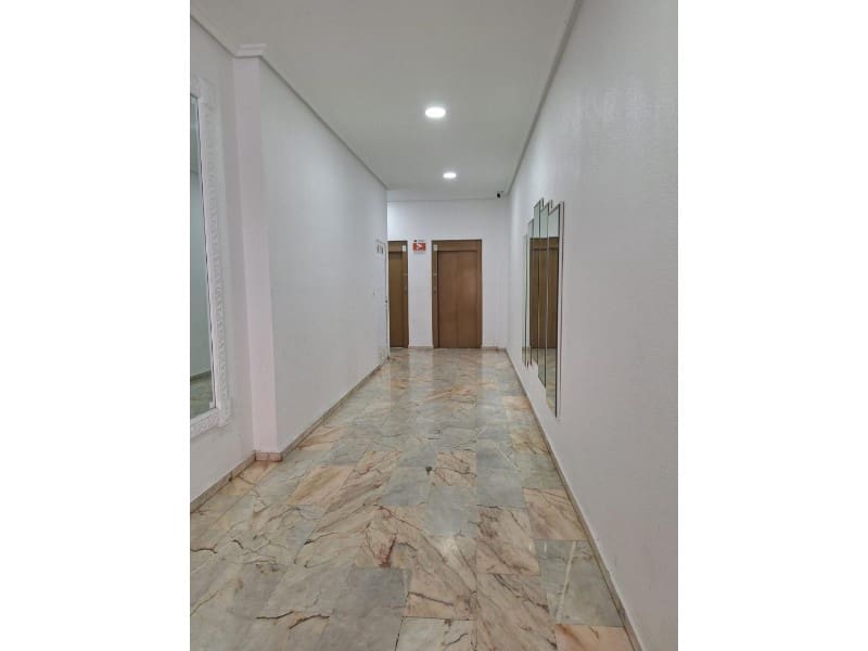 Apartamento de 2 habitaciones en Torrevieja en venta - 148.900 € (Ref: 9990434)
