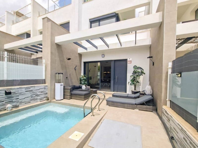 3 soverom Villa til salgs i Orihuela Costa med svømmebasseng - € 330 000 (Ref: 9990436)