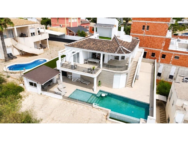 4 soverom Villa til salgs i Ciudad Quesada med svømmebasseng - € 925 000 (Ref: 9990439)