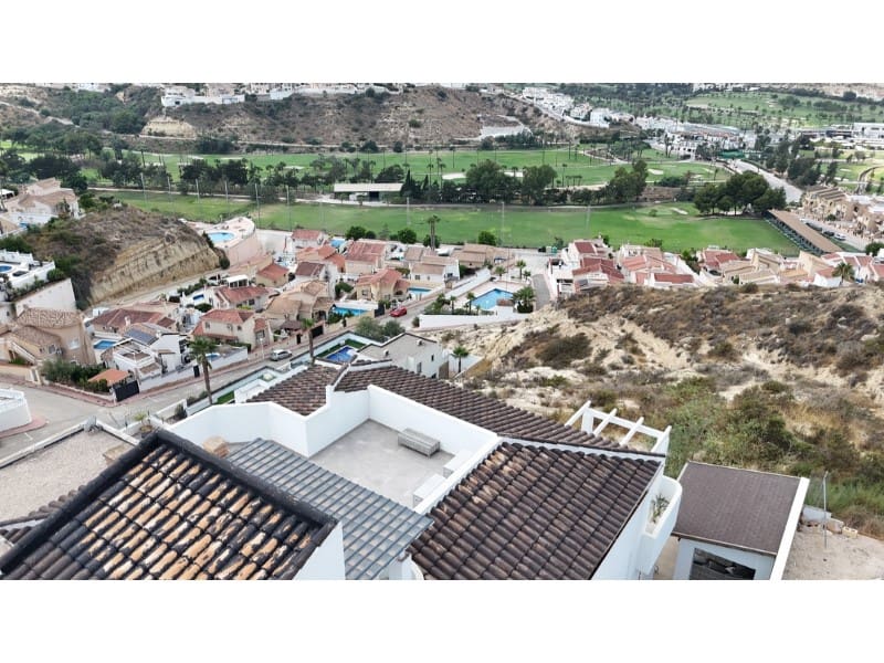 4 soverom Villa til salgs i Ciudad Quesada med svømmebasseng - € 925 000 (Ref: 9990439)