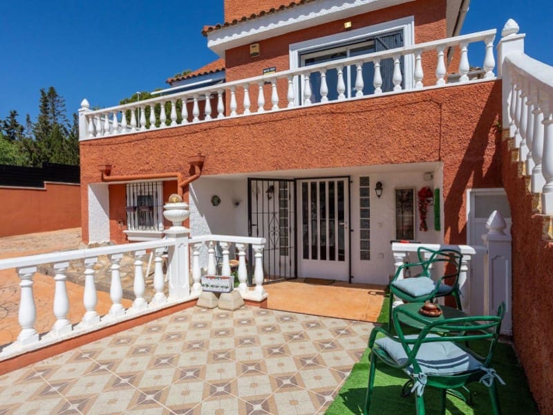 Chalet de 4 habitaciones en Los Altos en venta con piscina - 499.000 € (Ref: 9994350)
