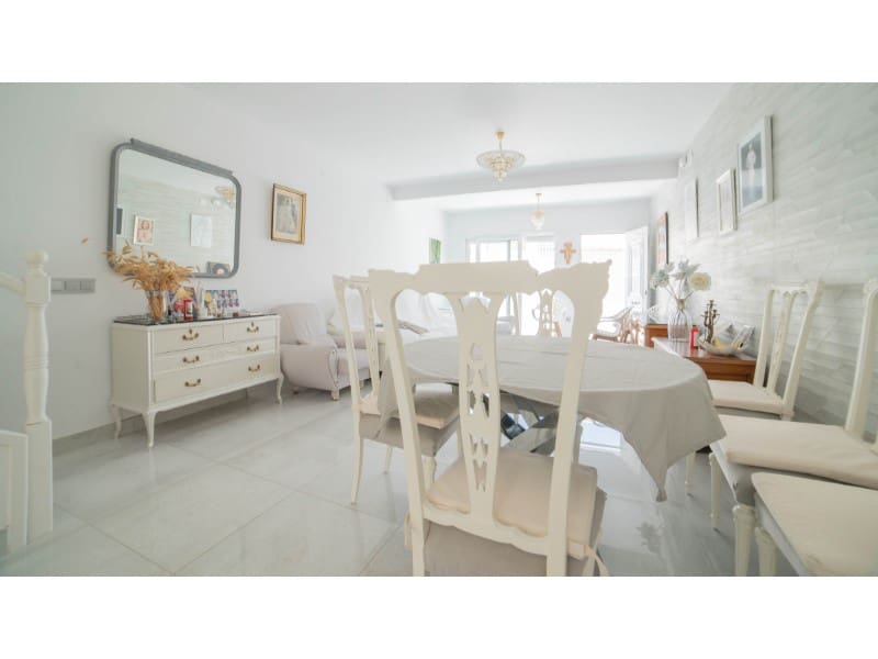 3 makuuhuone Omakotitalo myytävänä paikassa Torrevieja - 319 000 € (Ref: 9994351)