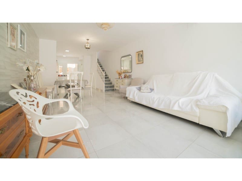 3 makuuhuone Omakotitalo myytävänä paikassa Torrevieja - 319 000 € (Ref: 9994351)