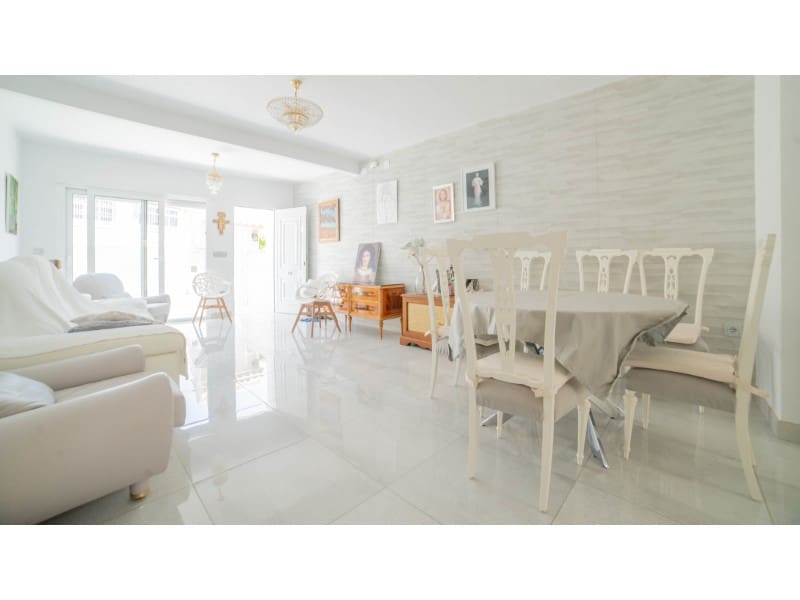 3 makuuhuone Omakotitalo myytävänä paikassa Torrevieja - 319 000 € (Ref: 9994351)