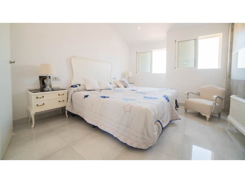 3 makuuhuone Omakotitalo myytävänä paikassa Torrevieja - 319 000 € (Ref: 9994351)