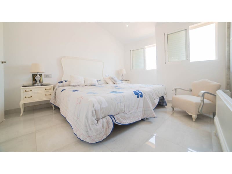 3 makuuhuone Omakotitalo myytävänä paikassa Torrevieja - 319 000 € (Ref: 9994351)