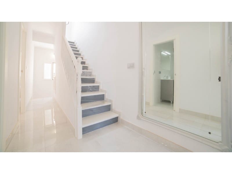 3 makuuhuone Omakotitalo myytävänä paikassa Torrevieja - 319 000 € (Ref: 9994351)