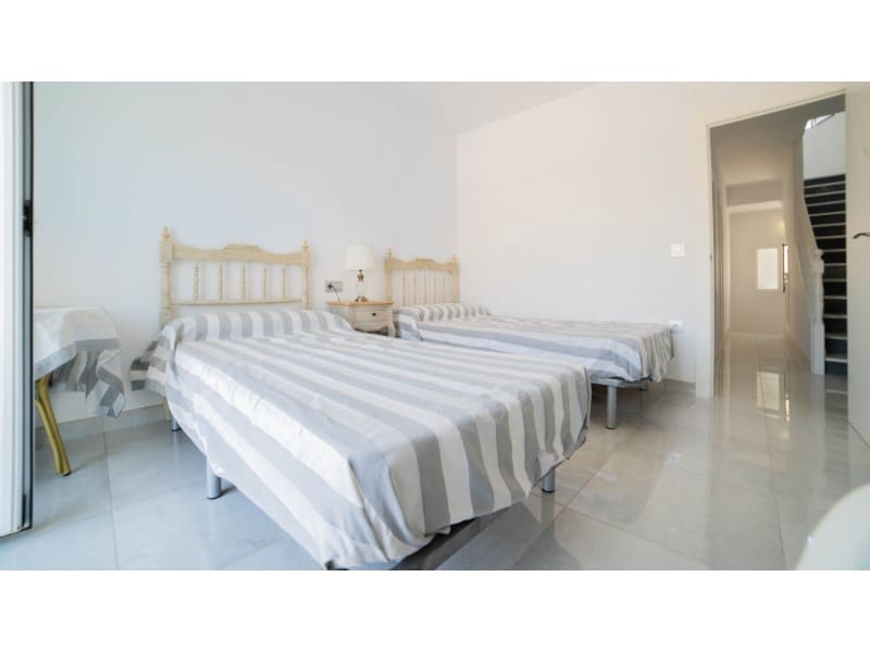 3 makuuhuone Omakotitalo myytävänä paikassa Torrevieja - 319 000 € (Ref: 9994351)