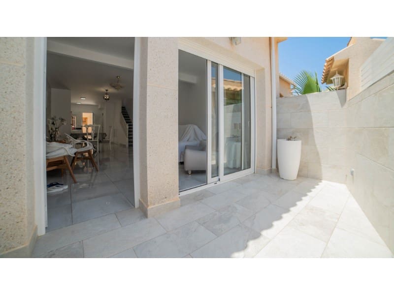 3 makuuhuone Omakotitalo myytävänä paikassa Torrevieja - 319 000 € (Ref: 9994351)