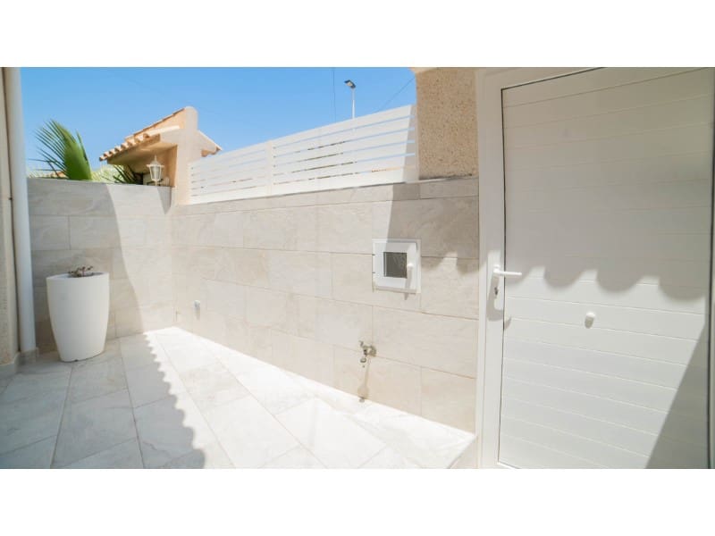 3 makuuhuone Omakotitalo myytävänä paikassa Torrevieja - 319 000 € (Ref: 9994351)