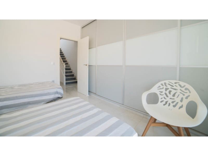 3 makuuhuone Omakotitalo myytävänä paikassa Torrevieja - 319 000 € (Ref: 9994351)