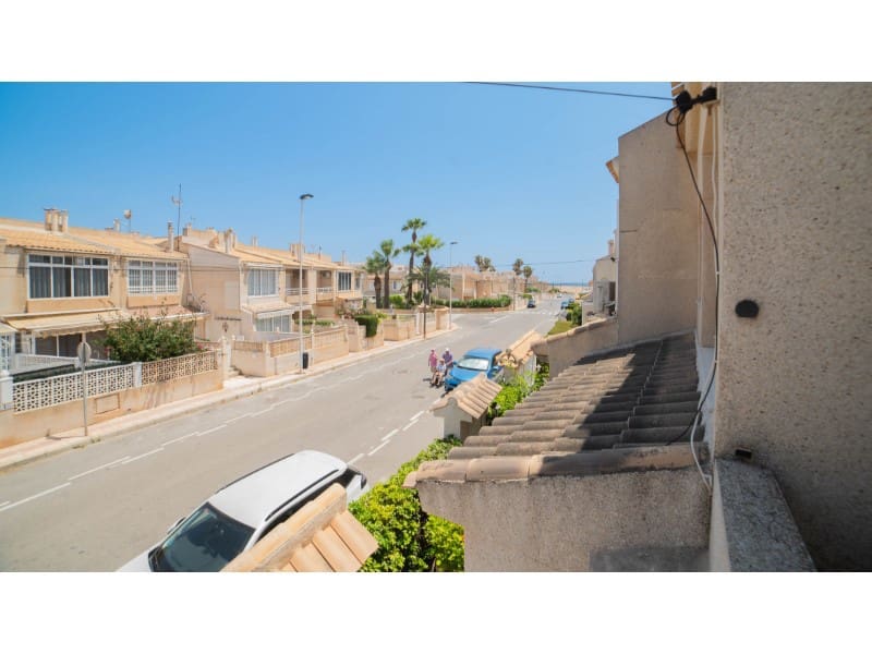 3 makuuhuone Omakotitalo myytävänä paikassa Torrevieja - 319 000 € (Ref: 9994351)