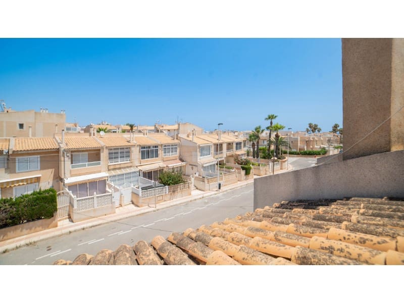 3 makuuhuone Omakotitalo myytävänä paikassa Torrevieja - 319 000 € (Ref: 9994351)