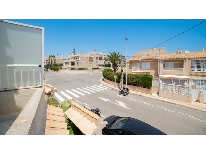 3 makuuhuone Omakotitalo myytävänä paikassa Torrevieja - 319 000 € (Ref: 9994351)